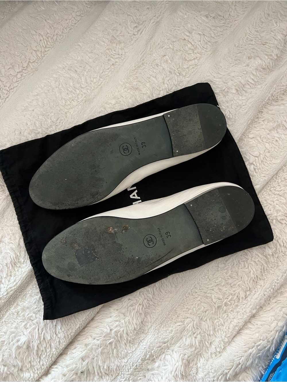 CHANEL White Leather Ballet Flats with Black Cap Toe - Picture 4 of 4